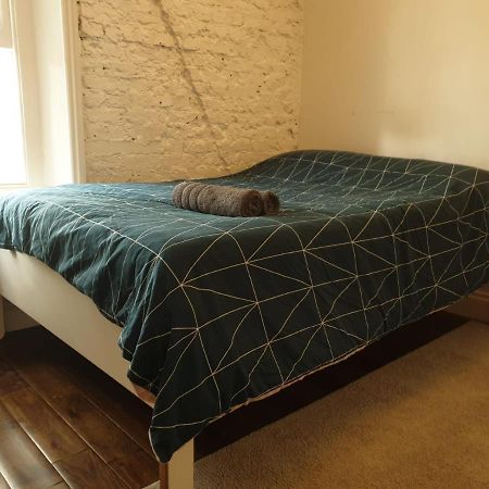 Mezzanine Studio Apartment London Bagian luar foto