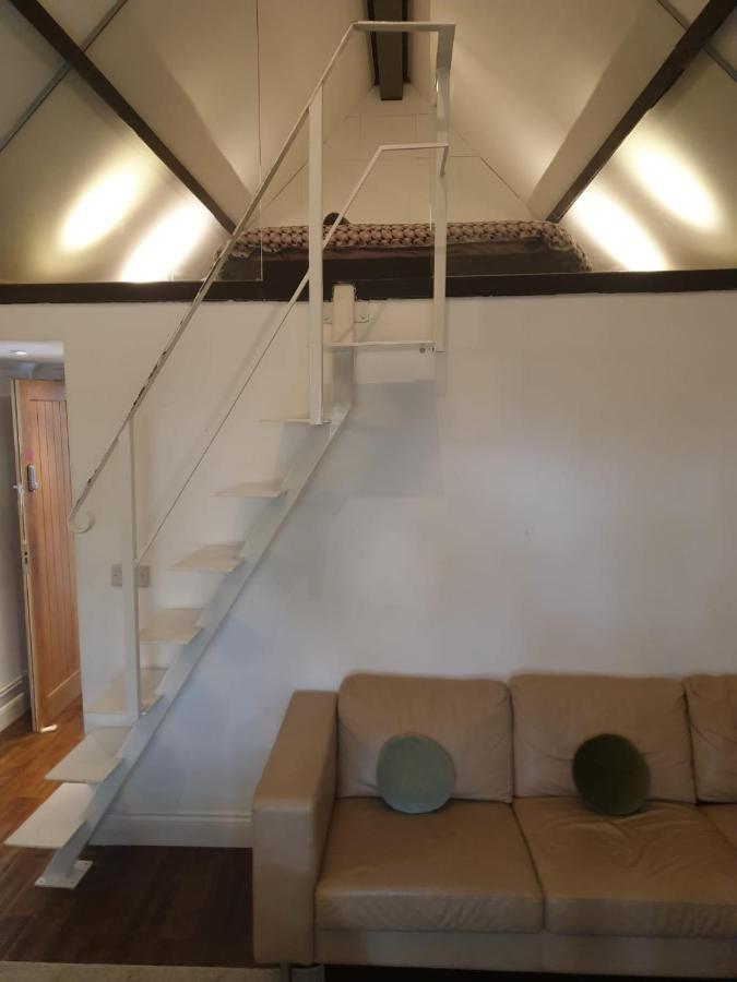 Mezzanine Studio Apartment London Bagian luar foto