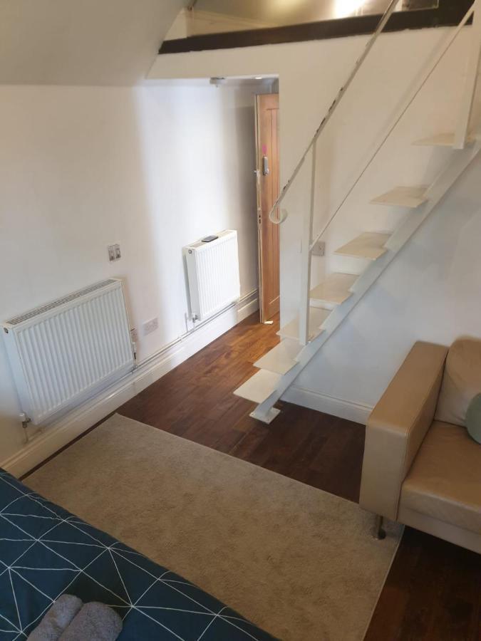 Mezzanine Studio Apartment London Bagian luar foto