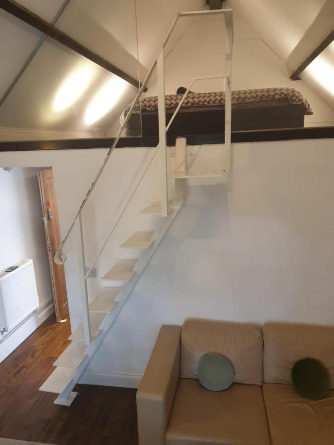 Mezzanine Studio Apartment London Bagian luar foto