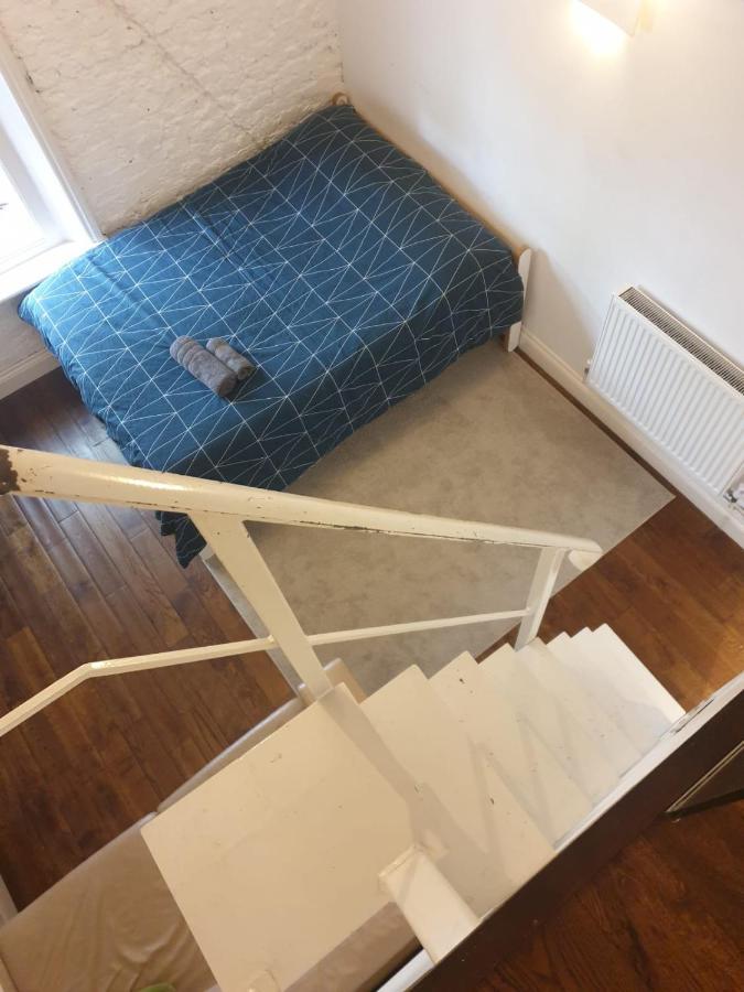 Mezzanine Studio Apartment London Bagian luar foto