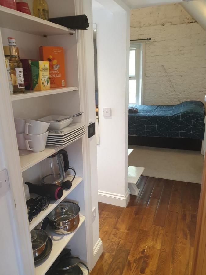 Mezzanine Studio Apartment London Bagian luar foto